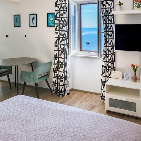 Studio Apartment Above Promenade W Terrace & Parking Rabac Bagian luar foto