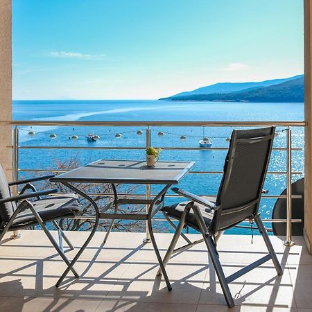 Studio Apartment Above Promenade W Terrace & Parking Rabac Bagian luar foto